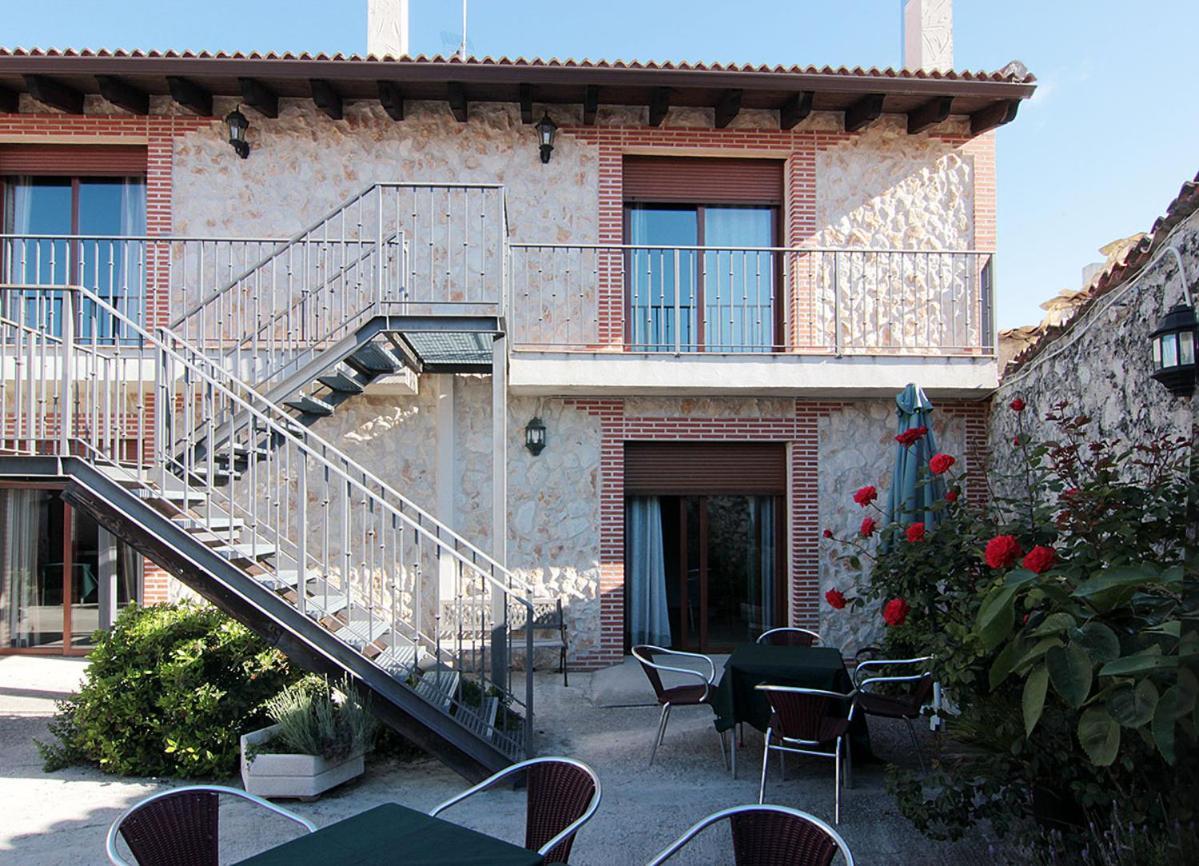 Apartamentos Turísticos los Abuelos Montemayor de Pililla Exterior foto